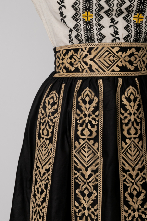 Fusta traditionala neagra cu broderie geometrica crem Doina [1]