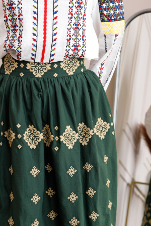 Fusta traditionala verde cu broderie florala aurie Ramona 02 [1]
