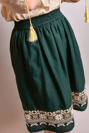 Fusta traditionala verde cu broderie florala crem Olivia [1]