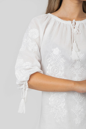Ie traditionala alba cu motiv floral alb Amelia [1]