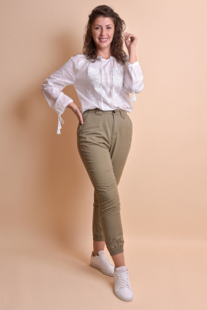 Ie traditionala alba cu motiv floral alb Eleonora [7]