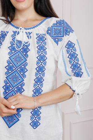 Ie traditionala alba cu motiv floral albastru Corina 04 [1]