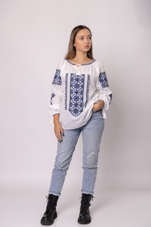 Ie traditionala alba cu motiv floral albastru Petronela 03 [3]