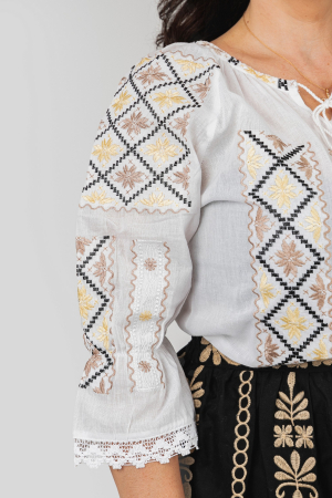 Ie traditionala alba cu motiv floral auriu Dana 02 [1]