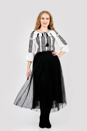 Ie traditionala alba cu motiv floral auriu Ilona [3]