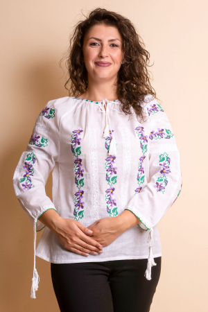 Ie cu maneca lunga - Ie traditionala alba cu motiv floral mov Brandusa - maneca lunga