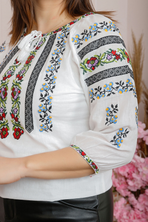Ie traditionala alba cu motiv floral multicolor Aliona 02 [1]