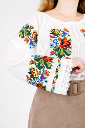 Ie traditionala alba cu motiv floral multicolor Mirabela 02 [1]