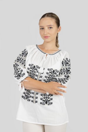 Ie traditionala alba cu motiv floral negru Augustina [0]