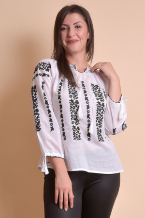 Ie traditionala alba cu motiv floral negru Eugenia [5]