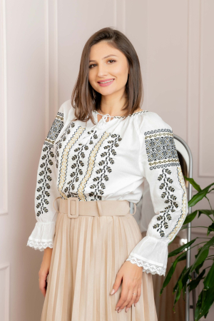 Ie traditionala alba cu motiv floral negru Iulica 02 [2]