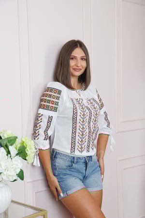 Ie traditionala alba cu motiv floral rosu Agnes [2]