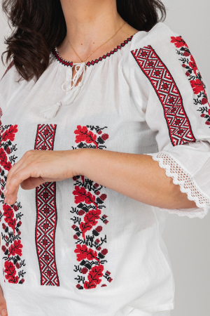Ie traditionala alba cu motiv floral rosu Amira [1]