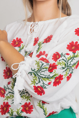 Ie traditionala alba cu motiv floral rosu Daria 01 [1]