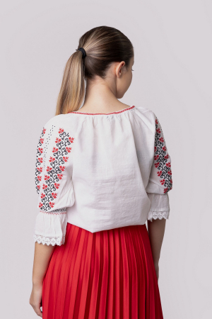 Ie traditionala alba cu motiv floral rosu Domnica [2]