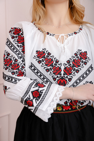 Ie traditionala alba cu motiv floral rosu Lavinia 02 [1]