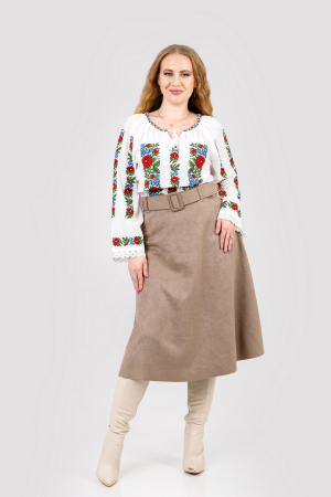 Ie traditionala alba cu motiv floral rosu Paulina [3]