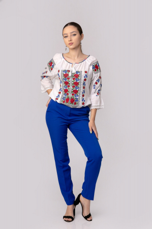 Ie traditionala alba cu motiv floral rosu Rozalia [3]