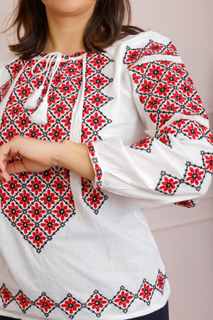 Ie traditionala alba cu motiv floral rosu Taisia [1]