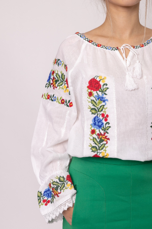 Ie traditionala alba cu motiv floral tricolor Daciana - maneca lunga [1]