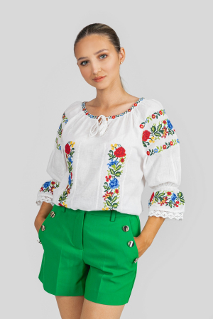 Ie cu maneca scurta - Ie traditionala alba cu motiv floral tricolor Daciana - maneca scurta