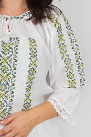 Ie traditionala alba cu motiv floral verde Selina 02 [1]