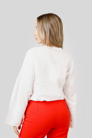 Ie traditionala alba cu motiv geometric alb Ava 01 [2]