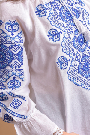 Ie traditionala alba cu motiv geometric albastru Ligia 03 [4]