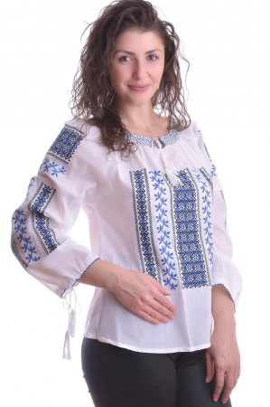 Ie traditionala alba cu motiv geometric albastru Ileana 02 [1]