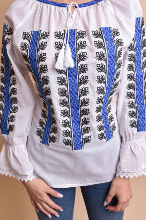 Ie traditionala alba cu motiv geometric albastru Cezara 01 [1]