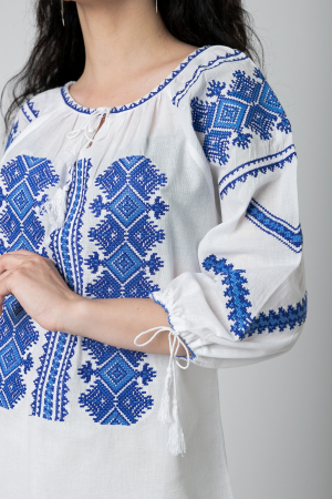 Ie traditionala alba cu motiv geometric albastru Smaranda 06 [1]