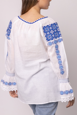 Ie traditionala alba cu motiv geometric albastru Costina 03 [2]
