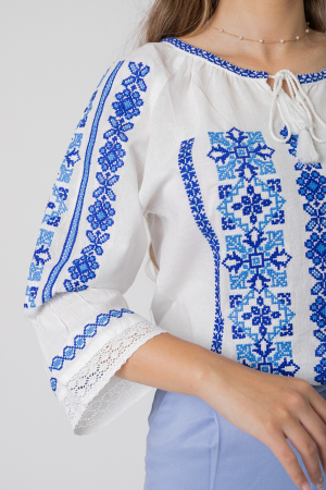Ie traditionala alba cu motiv geometric albastru Sara 02 [1]