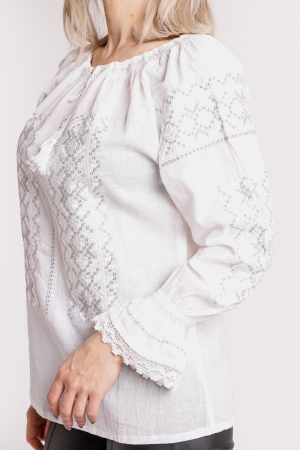 Ie traditionala alba cu motiv geometric argintiu Celia 02 [1]