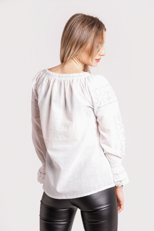 Ie traditionala alba cu motiv geometric argintiu Celia 02 [2]