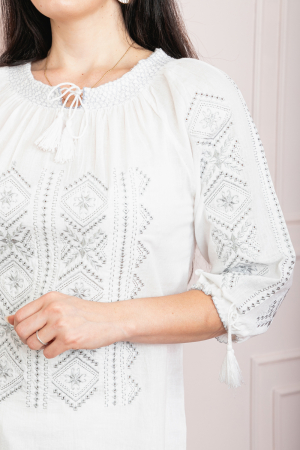 Ie traditionala alba cu motiv geometric argintiu Emanuela [5]