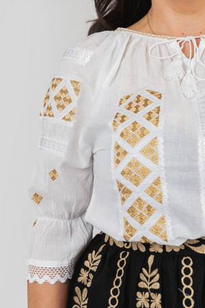 Bluza alba cu motiv geometric auriu Ozana 01 [1]
