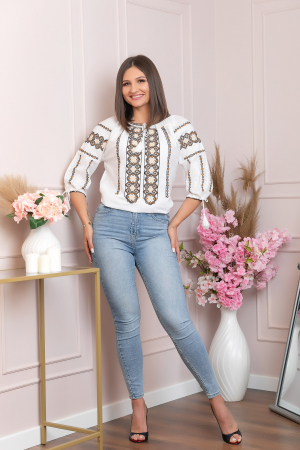 Ie traditionala alba cu motiv geometric maro Lucia [3]