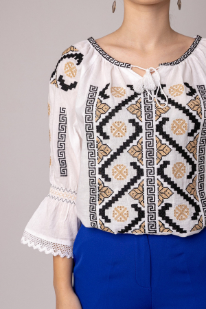 Ie traditionala alba cu motiv geometric multicolor Malvina 02 [1]