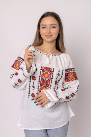 Ie cu maneca lunga - Ie traditionala alba cu motiv geometric multicolor Iosefina