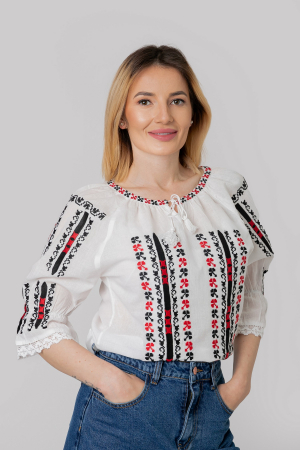 Ie cu maneca scurta - Ie traditionala alba cu motiv geometric multicolor Rania