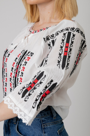 Ie traditionala alba cu motiv geometric multicolor Rania [1]