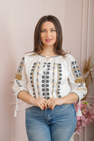 Ie cu maneca scurta - Ie traditionala alba cu motiv geometric multicolor Sandra