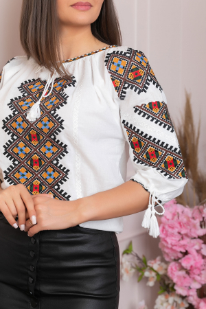 Ie traditionala alba cu motiv geometric multicolor Taisia [1]