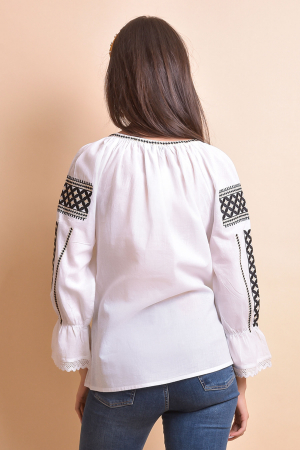 Ie traditionala alba cu motiv geometric negru Adelaida [7]