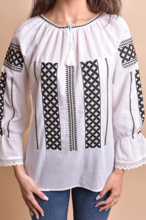 Ie traditionala alba cu motiv geometric negru Adelaida [1]