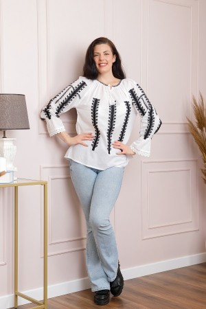 Ie traditionala alba cu motiv geometric negru Anastasia 02 - maneca lunga [3]