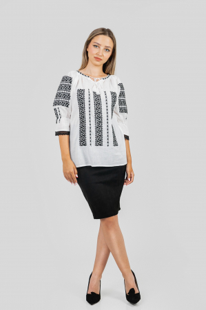 Ie traditionala alba cu motiv geometric negru Andrada 03 [3]