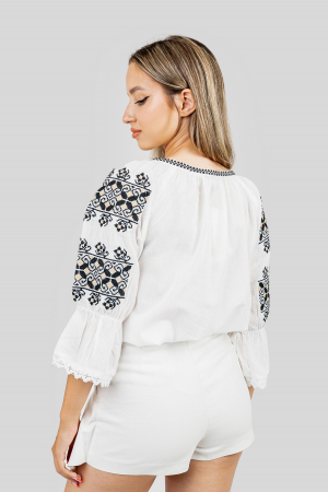 Ie traditionala alba cu motiv geometric negru Aniela 02 [2]