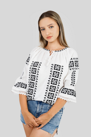 Ie cu maneca scurta - Ie traditionala alba cu motiv geometric negru Antoanela